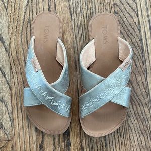 Toms Youth Viv Sandal desert taupe shimmer size 13